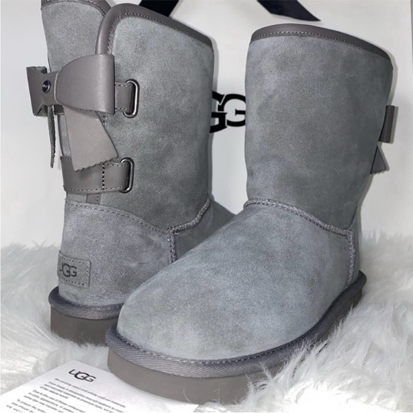 UGG size 9 Classic SHORT BAILEY LEATHER BOW Boots woman New in box - Picture 10 of 11